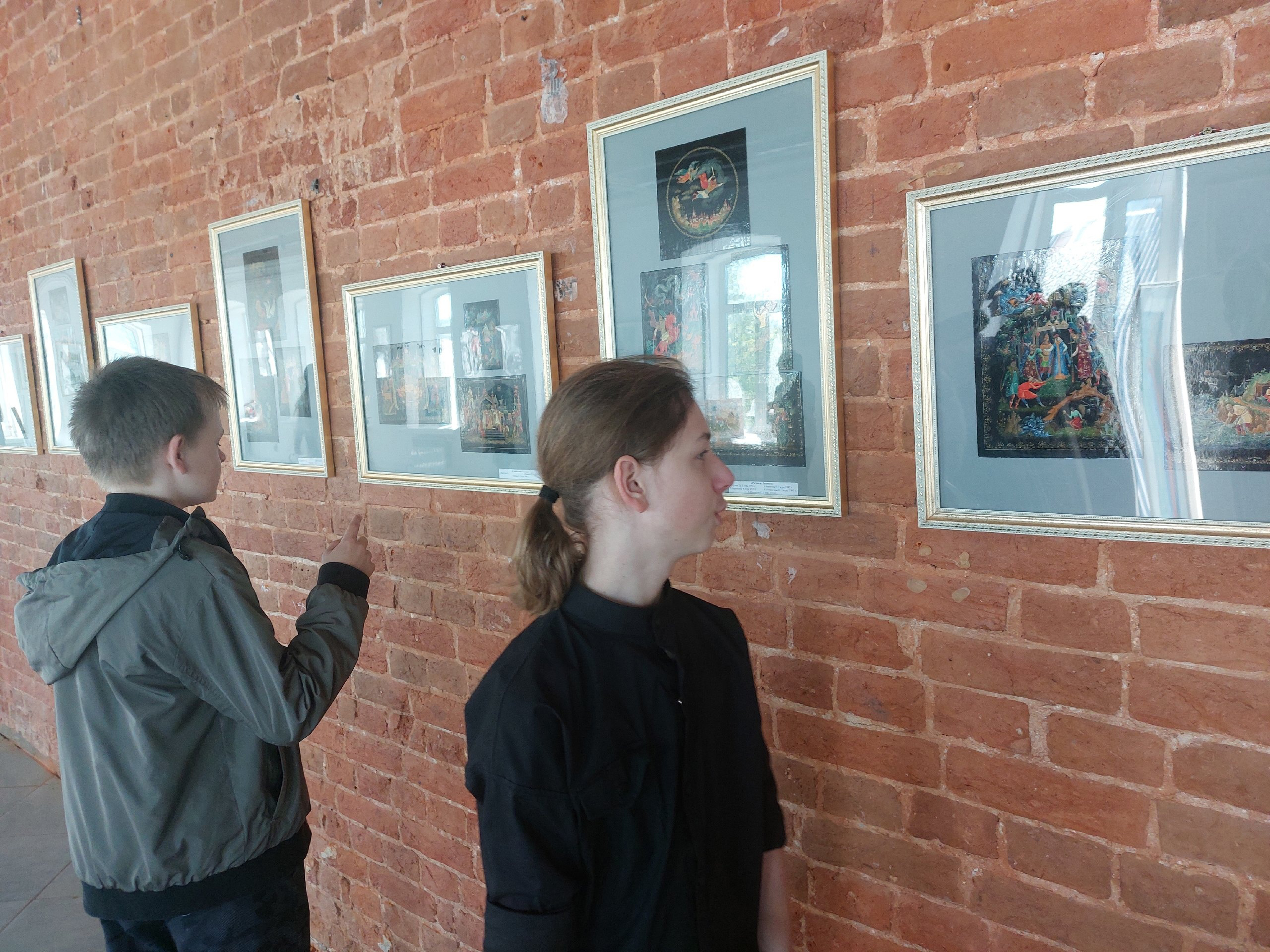Учащиеся Палехской  школы посетили выставку в Арт-центре Мастерские.