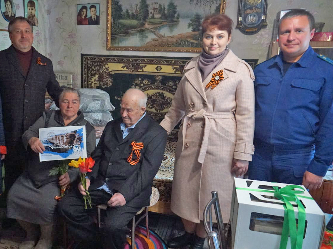 Поздравили участников Великой Отечественной войны и жителей блокадного Ленинграда с наступающим праздником.