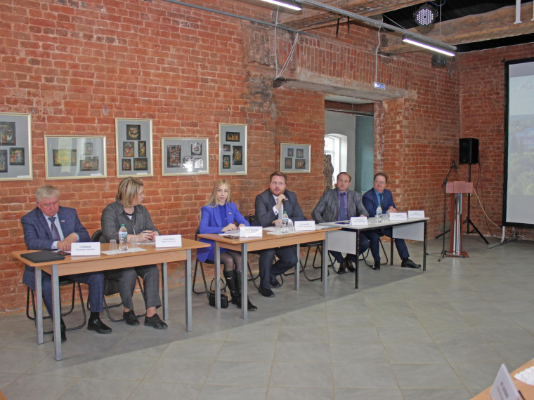 В арт-центре «Мастерские» состоялось первое заседание комиссии Ивановской областной Думы по малым городам.